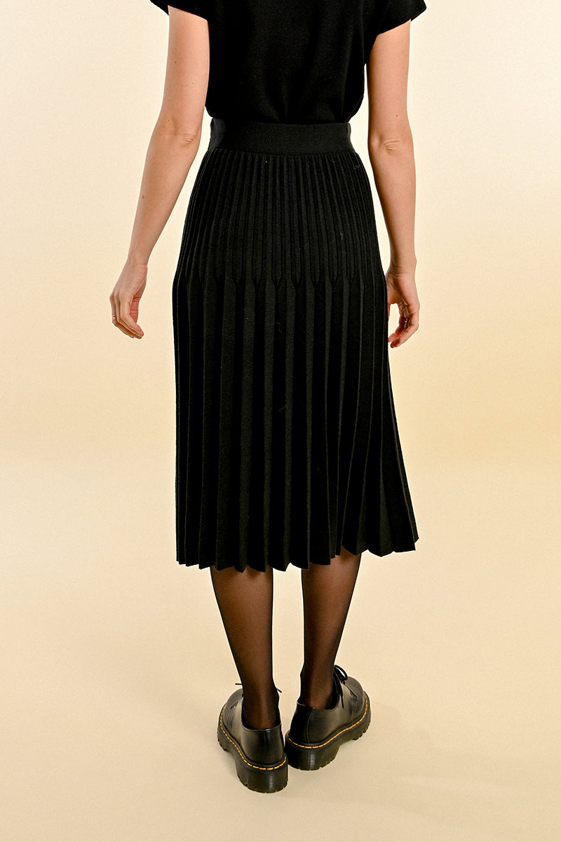 Pleated Knit Skirt